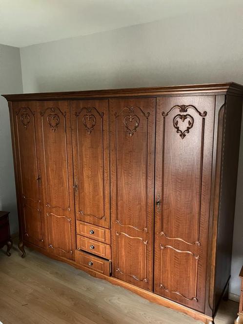 Houten klerenkast, Huis en Inrichting, Kasten | Kleerkasten, Zo goed als nieuw, Met lade(s), Met deur(en), Met hangruimte, Ophalen