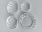 Decoratieve witte schotels  4 stk  ( goede staat ), Maison & Meubles, Cuisine | Vaisselle, Enlèvement, Balance ou Balances