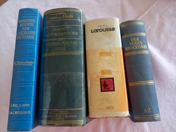 Vier encyclopedies- woordenboeken in verschillende talen. beschikbaar voor biedingen