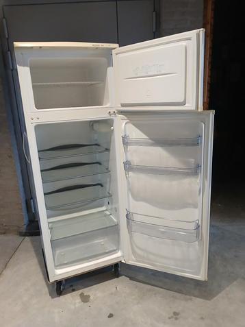 GROTE KOELKAST + VRIEZER APARTE KLASSE A  beschikbaar voor biedingen