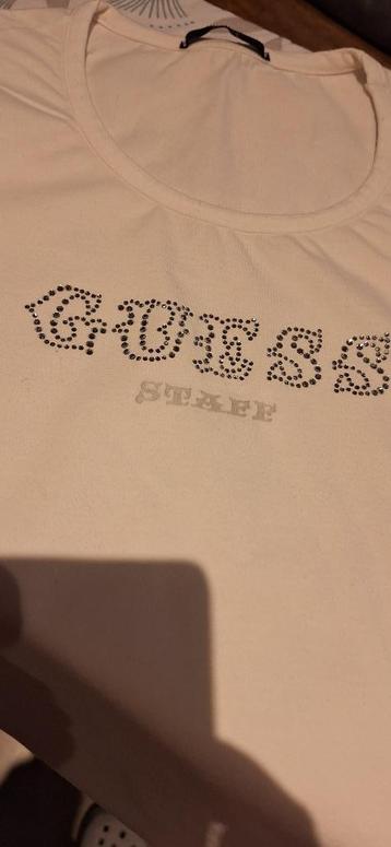 Witte t-shirt Guess  beschikbaar voor biedingen