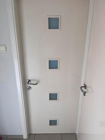 Binnendeur met 4 x melkglas beschikbaar voor biedingen