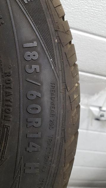 Pneus 185/60x14 h Uniroyal monté sur jantes beschikbaar voor biedingen