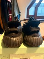 Yeezy Boost 350 v2, Kleding | Heren, Zwart, Ophalen of Verzenden, Zo goed als nieuw, Sneakers