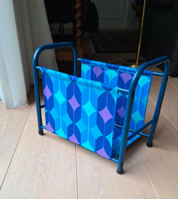 Retro vintage magazinehouder, Huis en Inrichting, Woonaccessoires | Krantenbakken en Lectuurbakken, Zo goed als nieuw, Ophalen of Verzenden