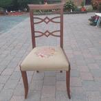 Oude stoel met geborduurd kusen geen beschadegingen, Antiek en Kunst, Antiek | Meubels | Stoelen en Sofa's, Ophalen