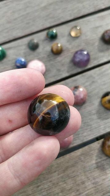 Edelstenen cabochons beschikbaar voor biedingen