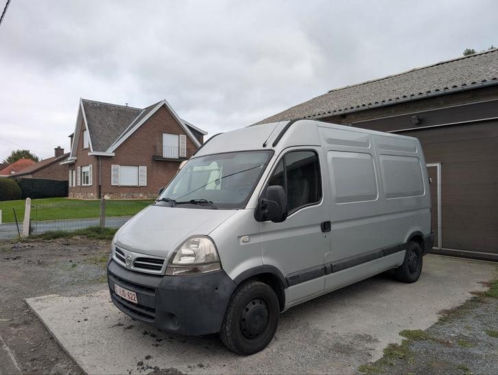 Nissan Interstar 2.5CDI / Trekhaak / 3 zit, Auto's, Bestelwagens en Lichte vracht, Particulier, Ophalen