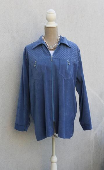 Mooi lichtblauw „suède” jack XL beschikbaar voor biedingen