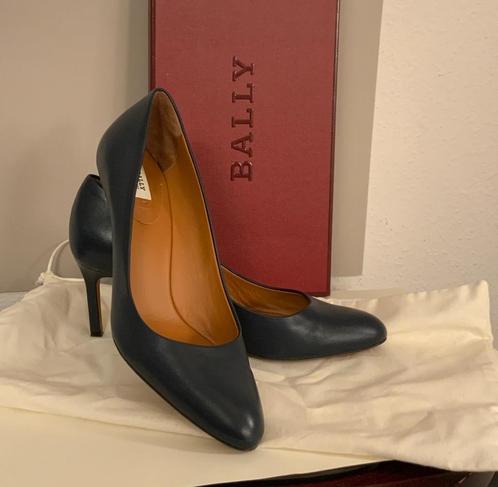 chaussures BALLY  38 escarpins haut talon bleumarine  cuir, Kleding | Dames, Schoenen, Zo goed als nieuw, Pumps, Ophalen of Verzenden