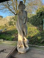 Groot Standbeeld - Griekse vrouw, Ophalen