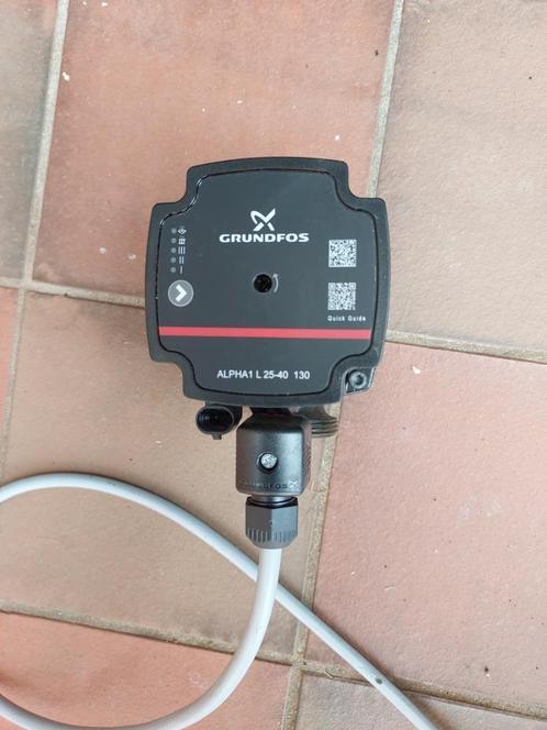 circulatiepomp CV  Grundfos  ALPHA1 L25 - 40 130, Doe-het-zelf en Bouw, Chauffageketels en Boilers, Zo goed als nieuw, Onderdeel