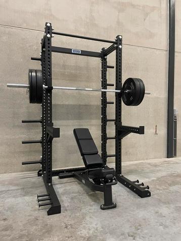 Power cage met bench en halterset beschikbaar voor biedingen