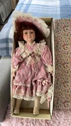 Porseleinen pop , 60 cm , in originele doos, Verzamelen, Ophalen, Nieuw, Pop