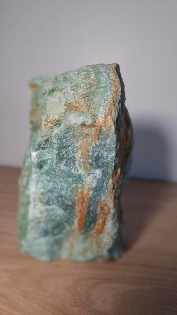 groene mineraal cluster 1kg032 beschikbaar voor biedingen