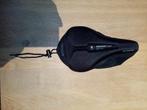Housse de selle de vélo "B-TWIN DECATHLON" rembourrée. (1), Fietsen en Brommers, Ophalen of Verzenden, Nieuw, Zadel, B-Twin Decathlon