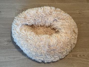 Beige slaapzak hond beschikbaar voor biedingen