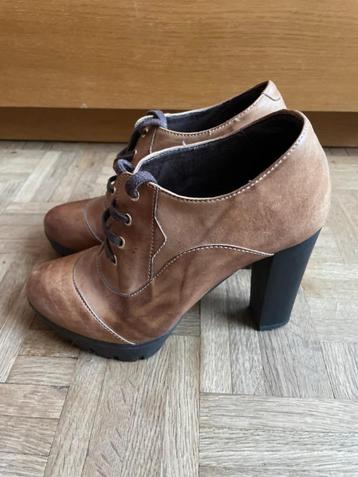 Camel high heel closed shoes beschikbaar voor biedingen