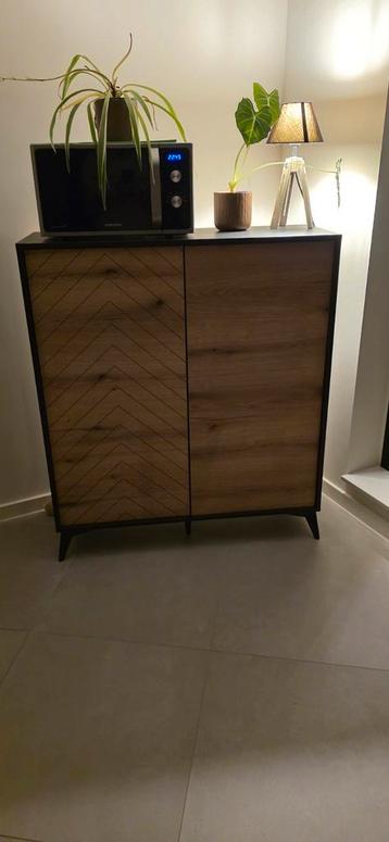 Dressoir/vitrinekast beschikbaar voor biedingen