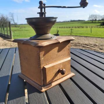 Moulin à café en bois rétro ancien