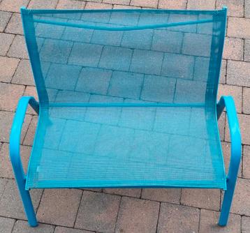 Blauw kinderbankje beschikbaar voor biedingen