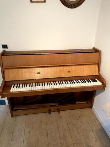 Piano/Buffetpiano beschikbaar voor biedingen