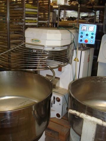 Pétrin spirale + congélateur +matériel boulangerie bakkerij, Articles professionnels, Enlèvement, Utilisé, Boulangerie et Boucherie