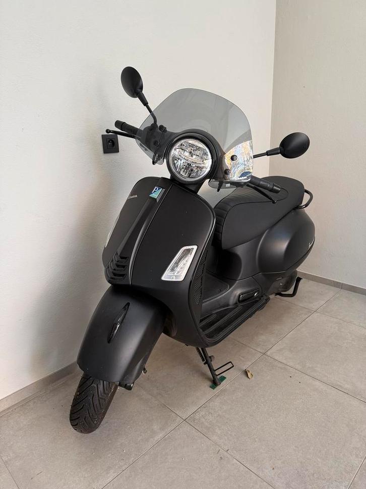 Vespa GTS Super 300 HPE Notte, Motoren, Motoren | Piaggio, Particulier, Scooter, 12 t/m 35 kW, Ophalen
