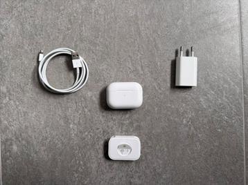 Apple AirPods Pro 2 - Inclusief Accessoires beschikbaar voor biedingen