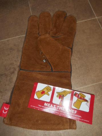 2 Nieuwe BBQ-handschoen  beschikbaar voor biedingen