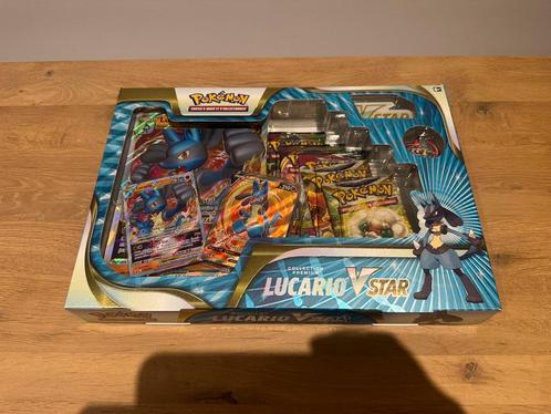 Coffret premium lucario vstar FR, Hobby en Vrije tijd, Verzamelkaartspellen | Pokémon, Zo goed als nieuw, Boosterbox, Foil, Ophalen of Verzenden