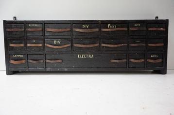 Industrieel vintage hangkastje/ladekastje beschikbaar voor biedingen