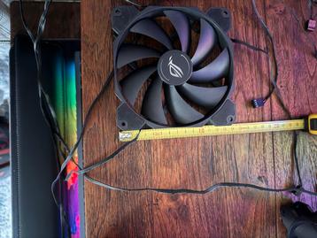 10€ Ventilateur Asus Rog 140 mm 10 € pièce beschikbaar voor biedingen