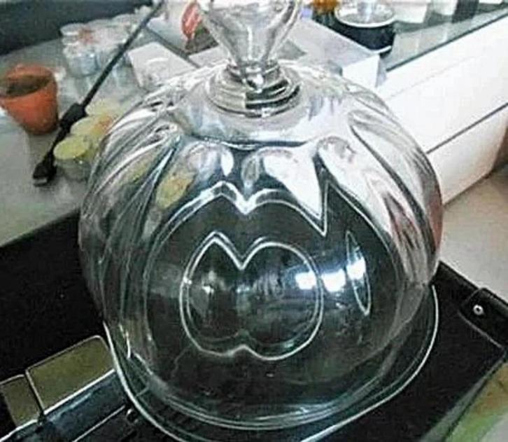 Kleine dikke glazen bel (+ het bijbehorende bord), Huis en Inrichting, Keuken | Servies, Nieuw, Glas, Ophalen of Verzenden