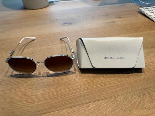 ️ Michael Kors Empire Zonnebril MK1128J – Tweedehands in P, Handtassen en Accessoires, Zonnebrillen en Brillen | Dames, Zo goed als nieuw