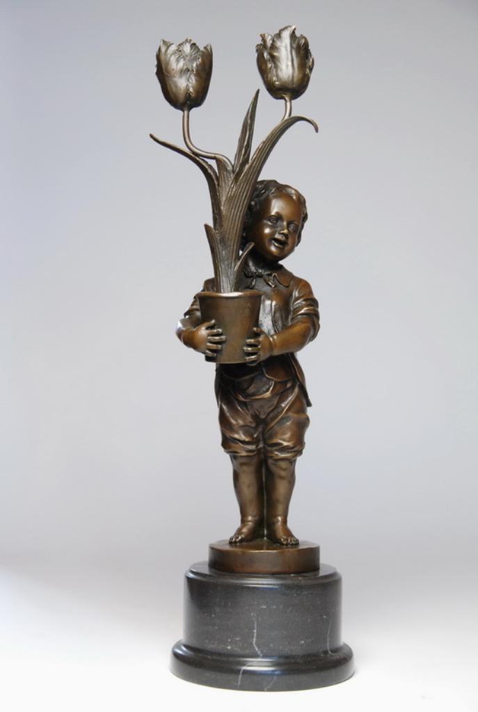 Jongen met tulpen  Milo - groot brons - kaarshouder, Antiek en Kunst, Kunst | Beelden en Houtsnijwerken, Ophalen of Verzenden