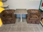 2 fauteuils chesterfield et table