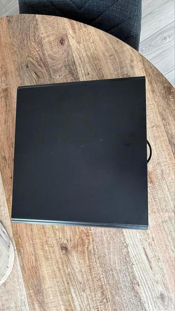 Capsule houder beschikbaar voor biedingen