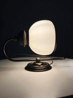 Lampe murale vintage avec abat-jour en verre laiteux (70-90), Enlèvement ou Envoi, Comme neuf, Métal