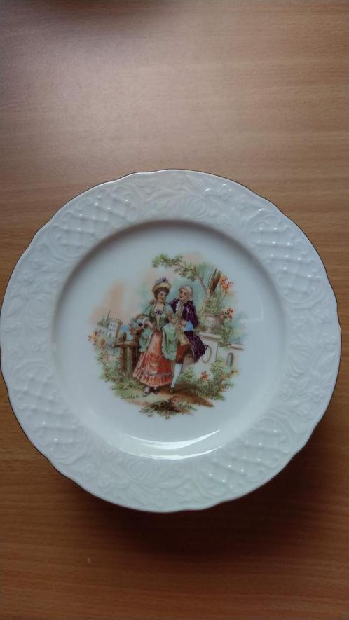 Service à dessert : 12 assiettes et 1 plat Porcelaine de Bav, Huis en Inrichting, Keuken | Servies, Nieuw, Porselein, Ophalen