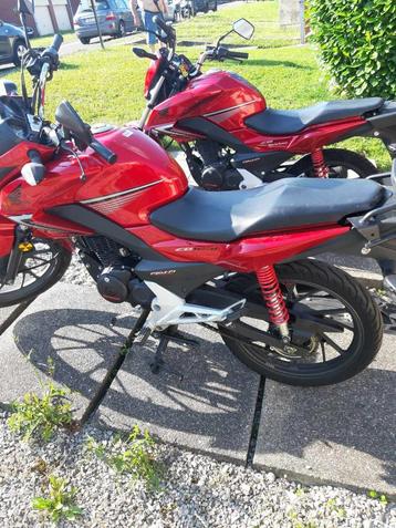 Moto Honda CBF125 EN SUPERBE état 