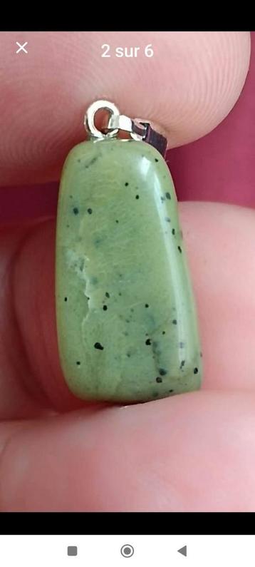 Hanger van natuurlijke jade met certificering beschikbaar voor biedingen