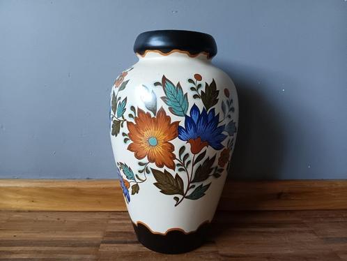 Flora Gouda Plateel vaas, Antiek en Kunst, Antiek | Vazen, Ophalen of Verzenden