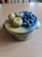 Oude stenen pot / deksel met fruit, Ophalen of Verzenden, Zo goed als nieuw
