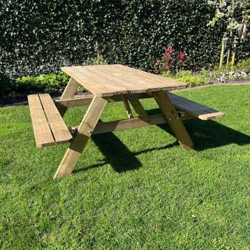 Tables de pique-nique neuves imprégnées de 150 cm disponible aux enchères