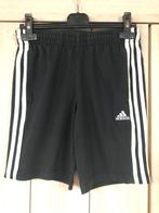 Short : Adidas : maat 140, Kinderen en Baby's, Adidas, Sport- of Zwemkleding, Ophalen of Verzenden, Zo goed als nieuw