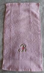 Serviettes invité Lilas avec lettre brodée verte et hibiscus, Enlèvement ou Envoi, Neuf, Autres couleurs, Serviette