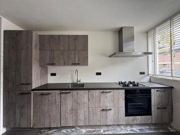 Complete Nette Rechte Keuken + Apparatuur + GEDEMONTEERD beschikbaar voor biedingen