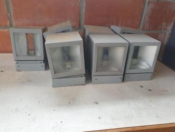 Wand en plafondverlichting beschikbaar voor biedingen