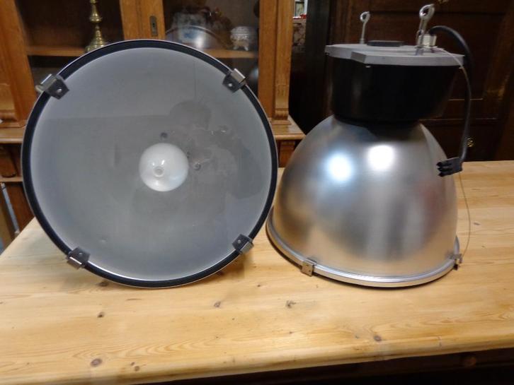 Nog originele industriële hanglampen uit magazijn, Huis en Inrichting, Lampen | Hanglampen, Gebruikt, 50 tot 75 cm, Glas, Metaal